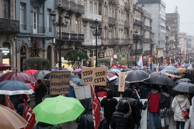 2016-10-15ConcentracionTTIPVigo 04.jpg